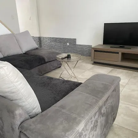 Maison Proche Du Centre De La Gare L Aéroport De Сasa de vacaciones