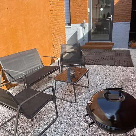 Maison Proche Du Centre De La Gare L Aeroport De Holiday home *